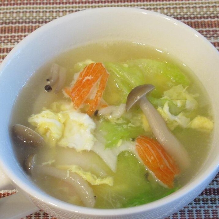 レタスとしめじ・かにかまのたまごスープ